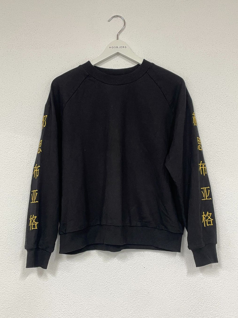 Sweatshirt with embroidery details on sleeve